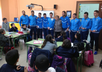 El Melilla hace afición entre la población escolar